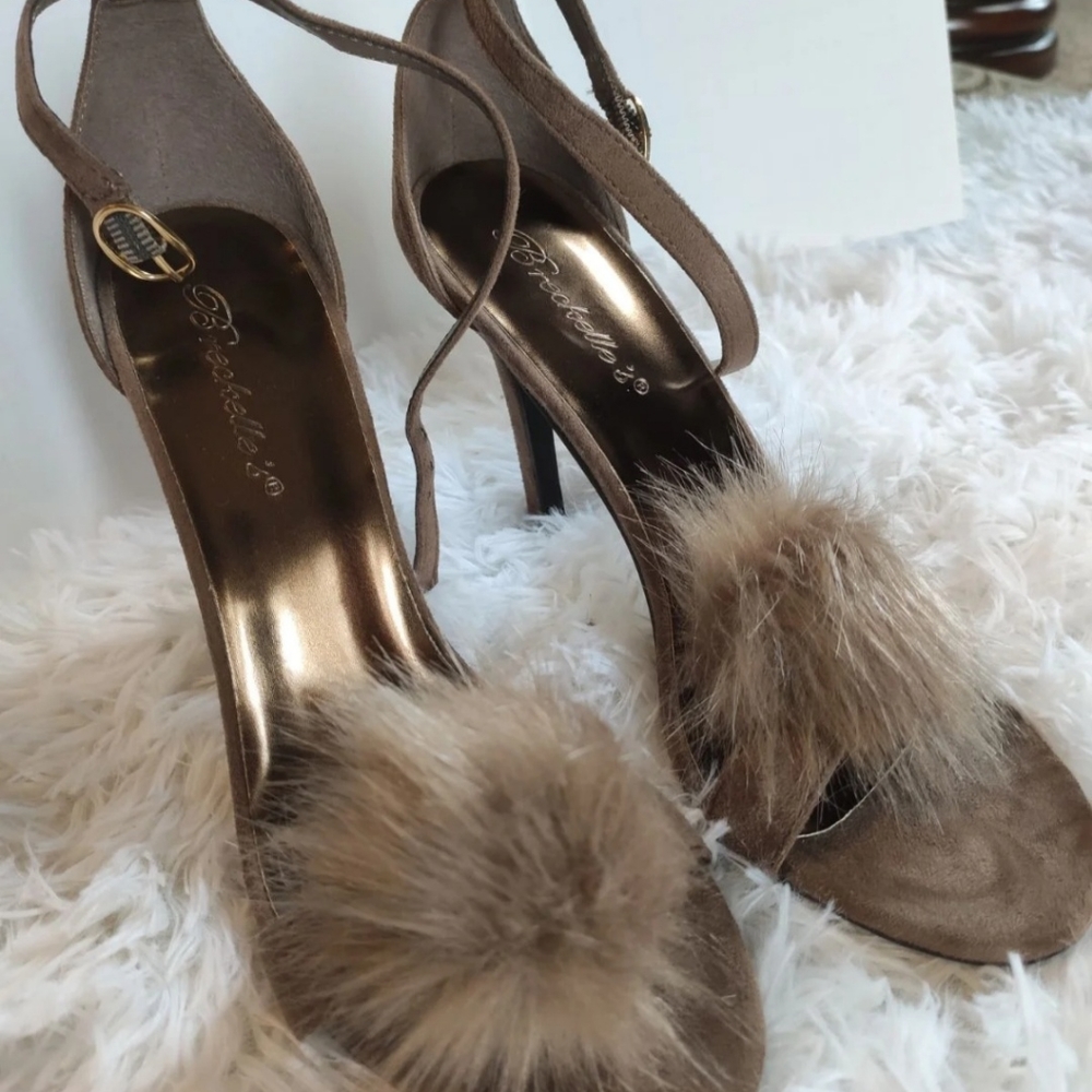 Breckelle's Faux Fur Stiletto Sandals Sz 6.5